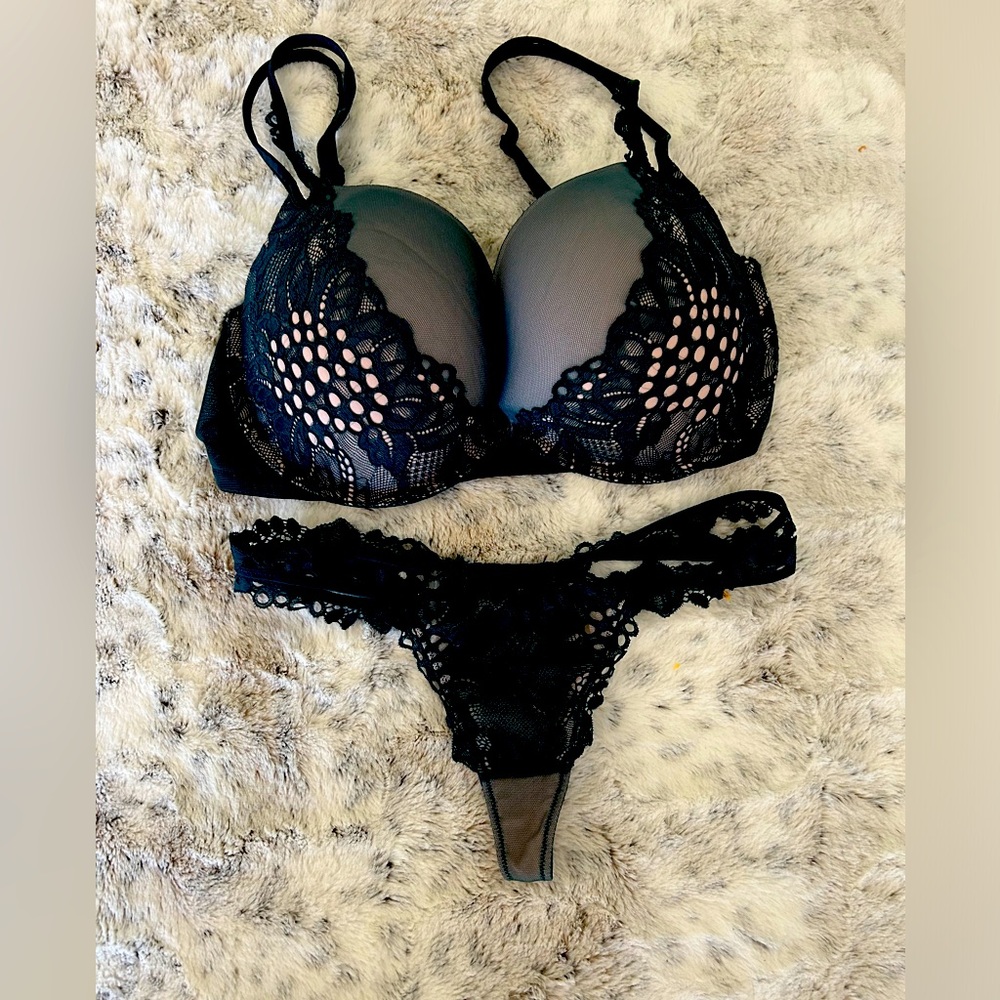 *NEW* Victoria's Secret bra and thong set